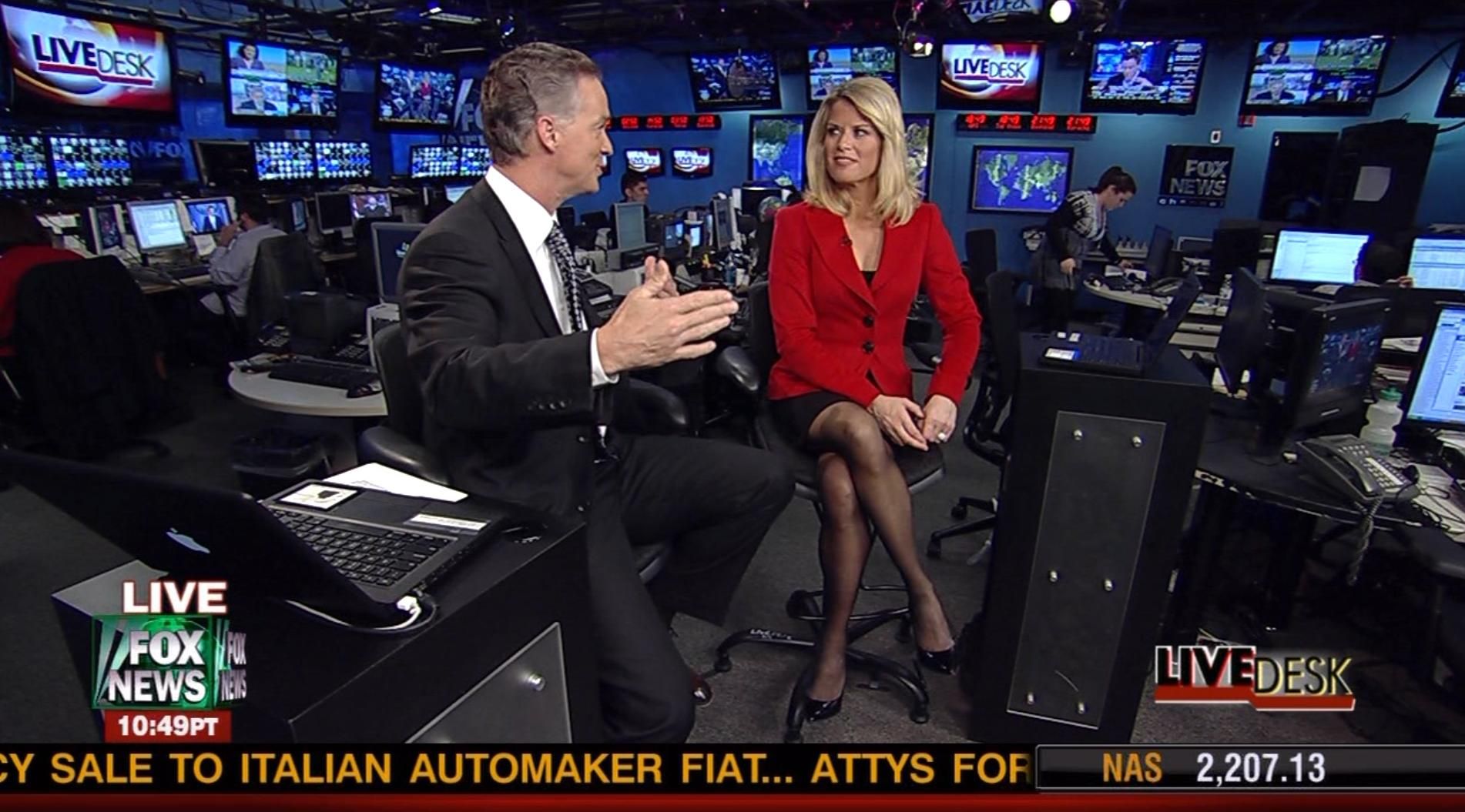 Tv Anchor Babes A Hot Leggy Martha Maccallum On The Fox Live Desk